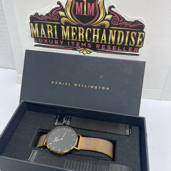 Daniel Wellington Women Watch with extra link.